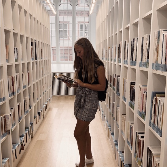 Meet your Posher, Emily - Picture 4 of 4